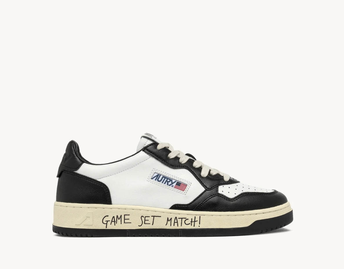 MEDALIST LOW SNEAKERS IN WHITE AND BLACK LEATHER WITH LETTERING