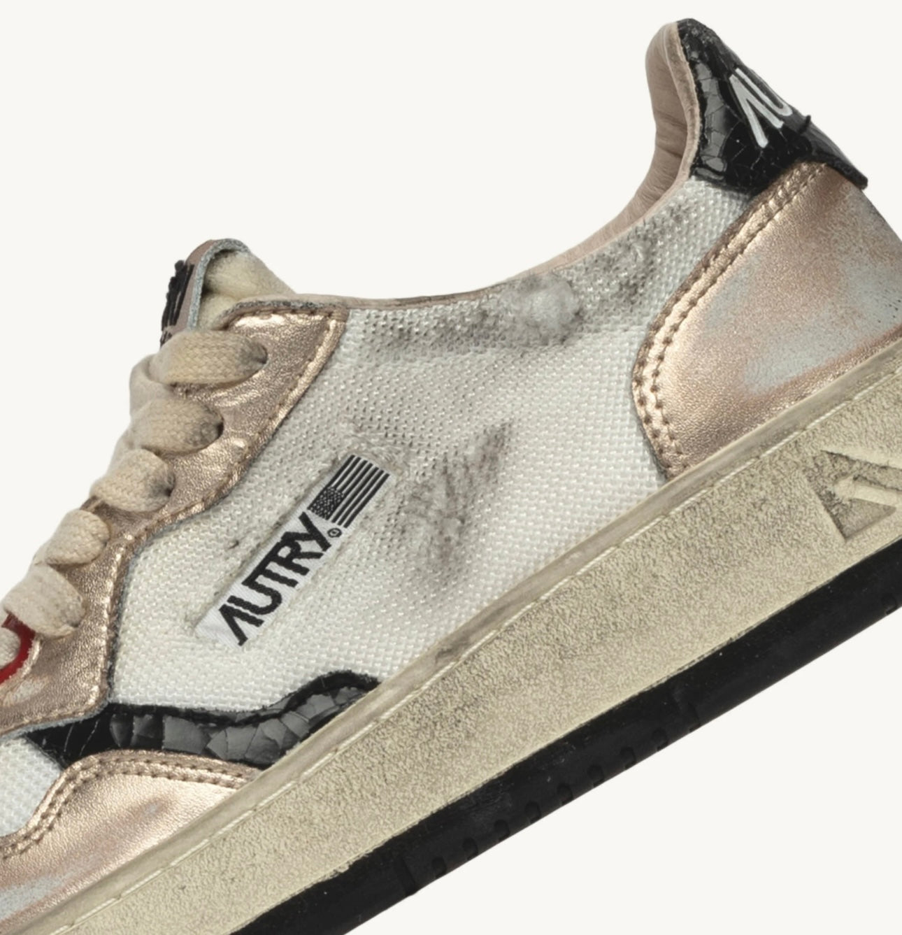 AUTRY SNEAKERS
MEDALIST LOW SUPER VINTAGE SNEAKERS IN WHITE MESH, GOLD SUEDE AND BLACK LEATHER