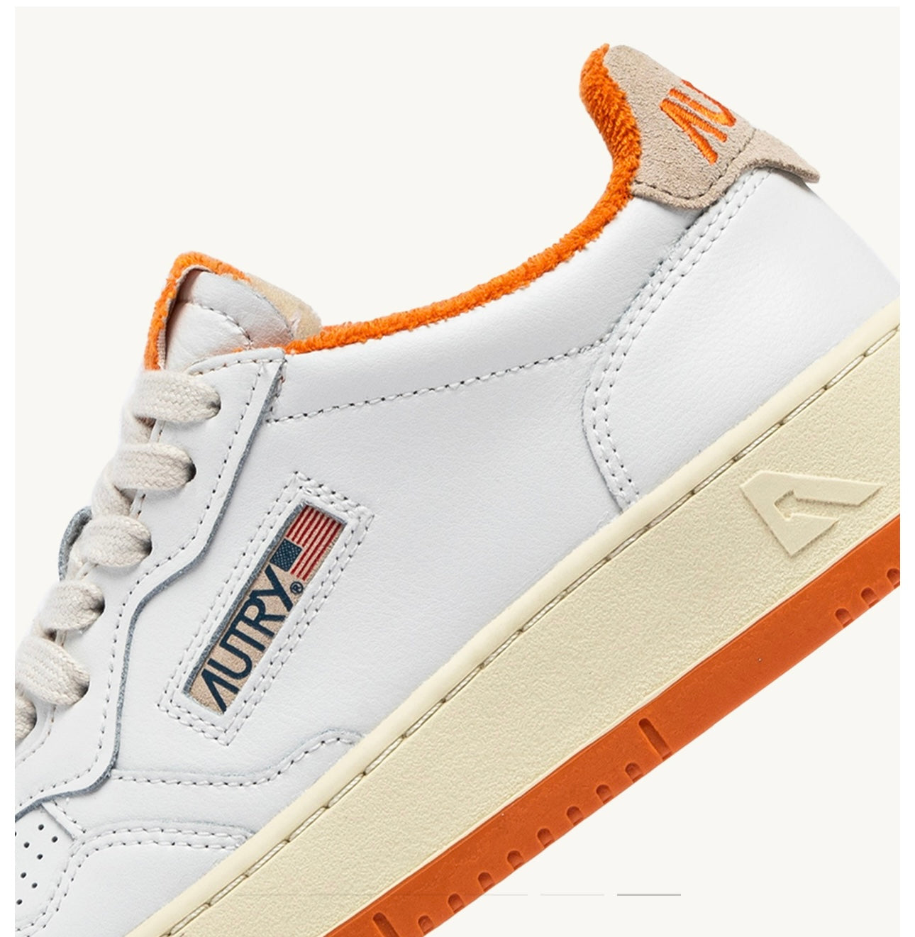 MEDALIST LOW SNEAKERS IN WHITE AND AMBERGLOW LEATHER