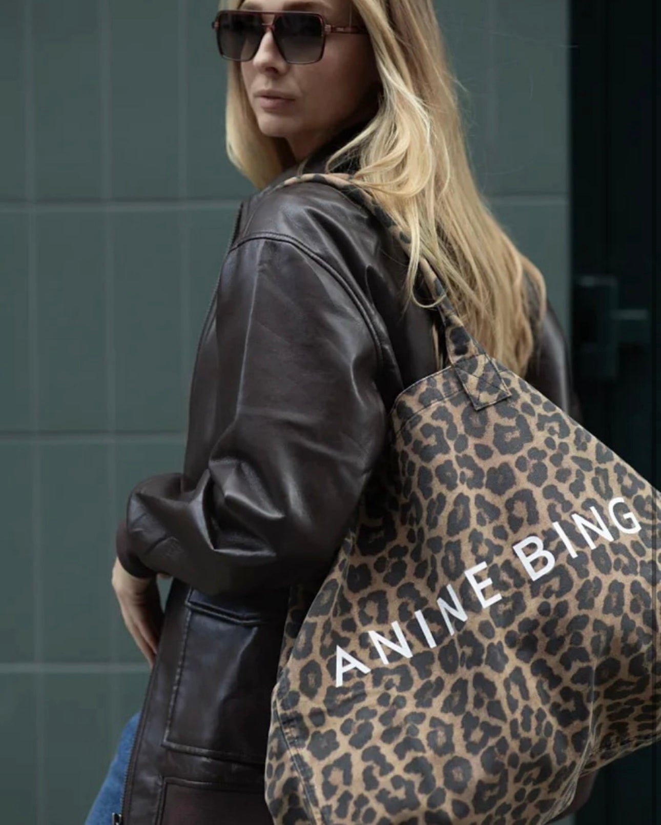 LEO CANVAS TOTE